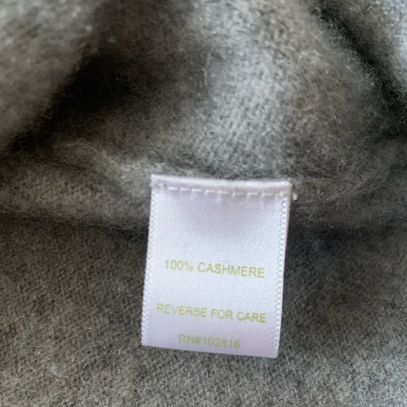 100% Cashmere Grey Sweater Garnet Hill - Picture 5 of 7